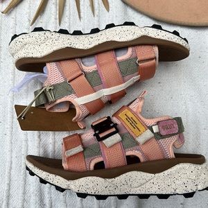 Flower Mountain Spec Pink Sports Sandals Size 6 1/2